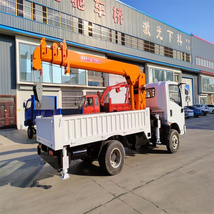 平镇区三轮随车吊定制 农用改装机自备吊中瑞长期出售